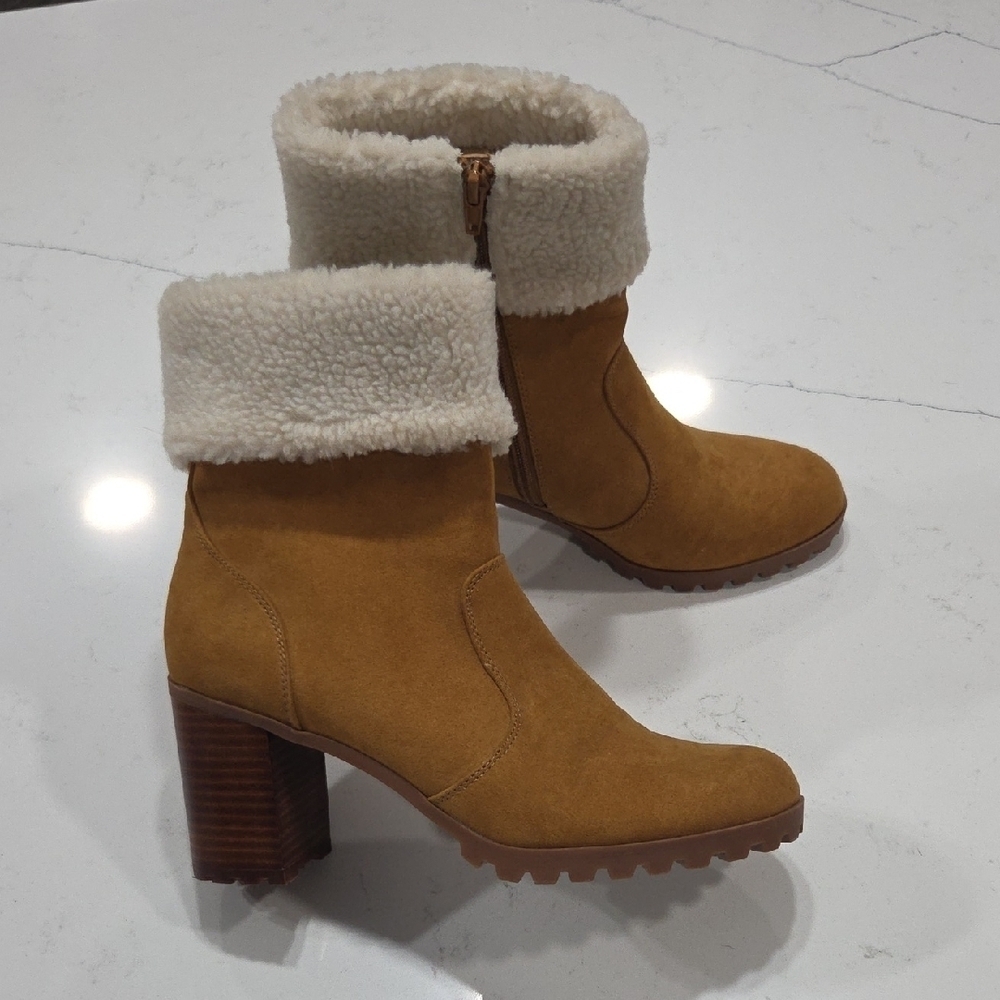 crown & ivy Tan Heeled Boots with Shearling Cuff Sz8M New Without Tag Or Box